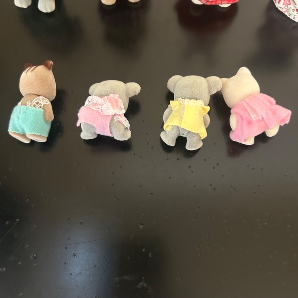 Calico Critter Family Epoch Lively Tree with Family - Picture 11 of 12